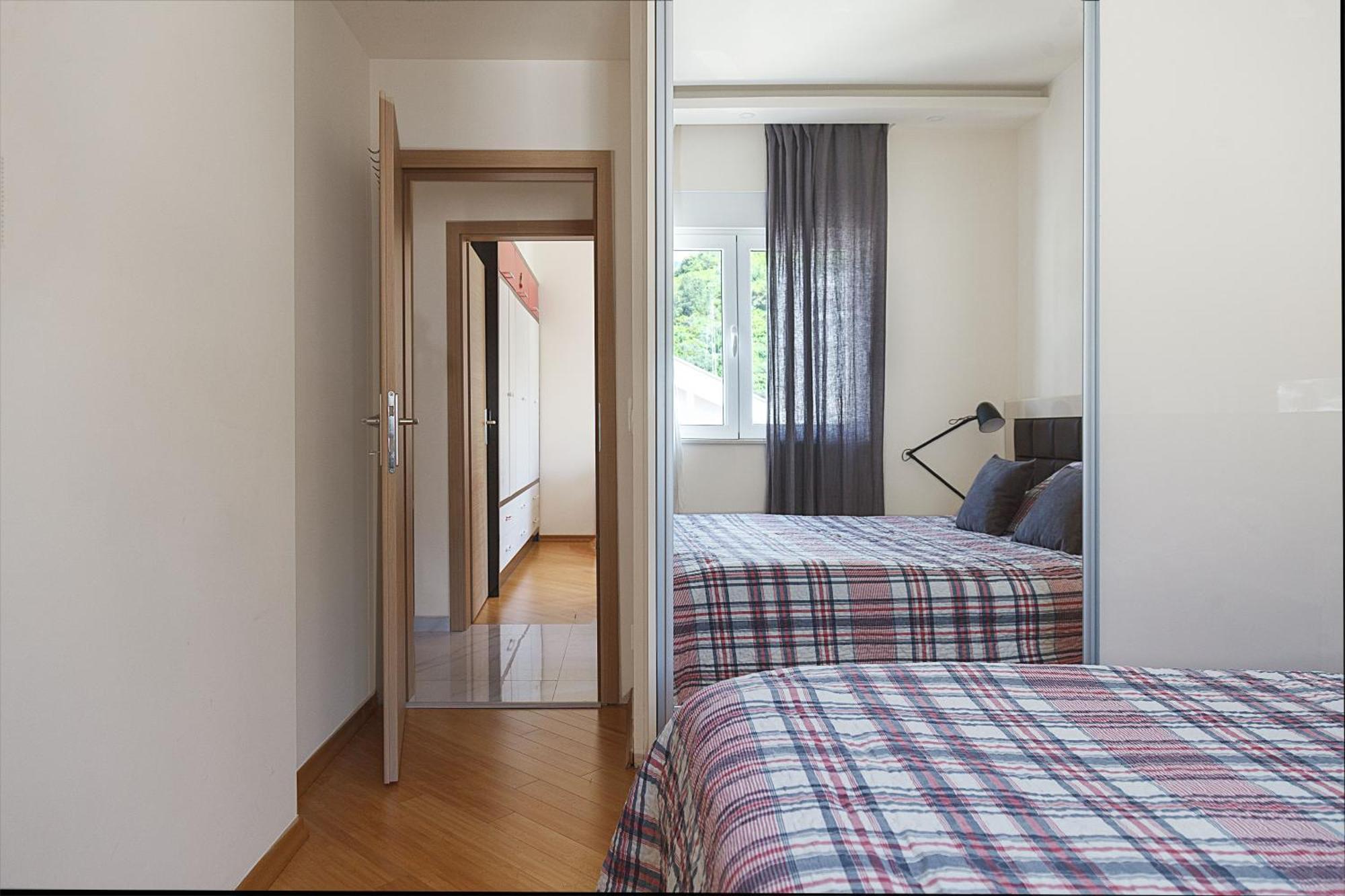 Apartment Modern 3-bedroom With Private Roof-top Terrace