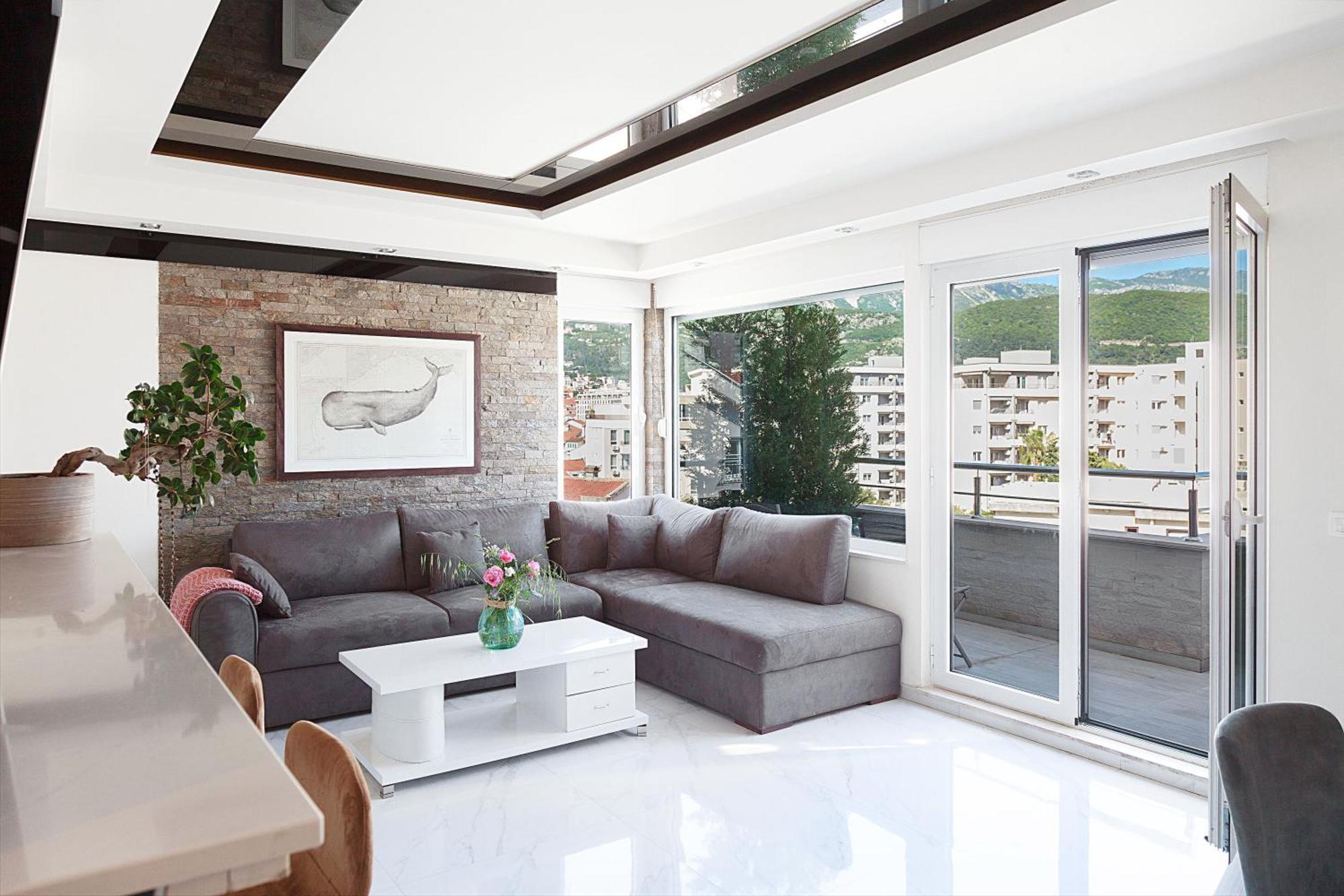 Apartment Modern 3-bedroom With Private Roof-top Terrace *