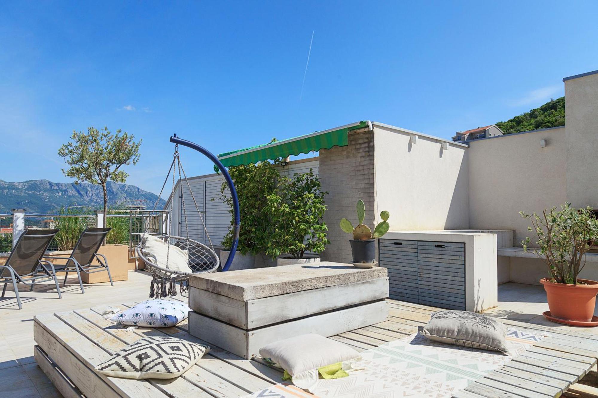 Modern 3-bedroom With Private Roof-top Terrace * Budva