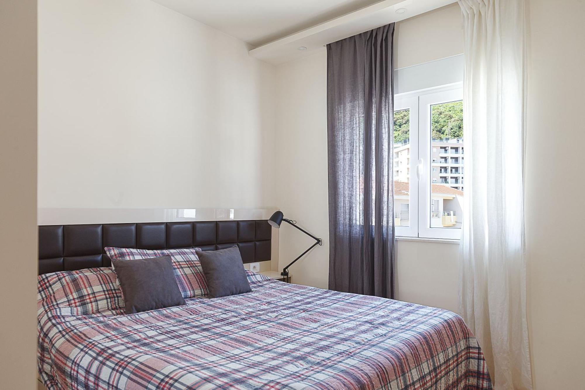Apartment Modern 3-bedroom With Private Roof-top Terrace