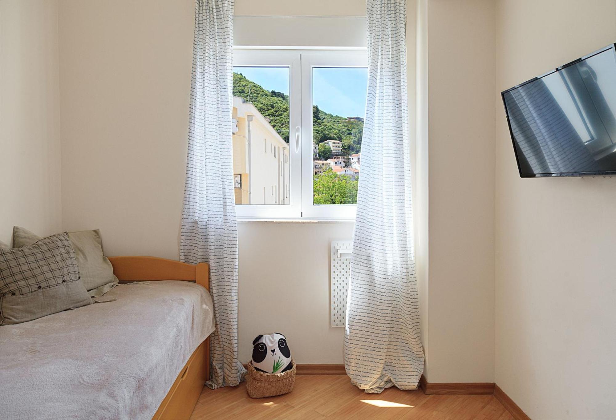Modern 3-bedroom With Private Roof-top Terrace Budva