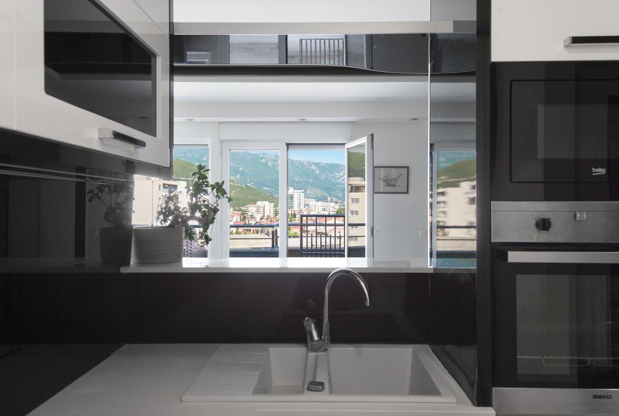 Modern 3-bedroom With Private Roof-top Terrace