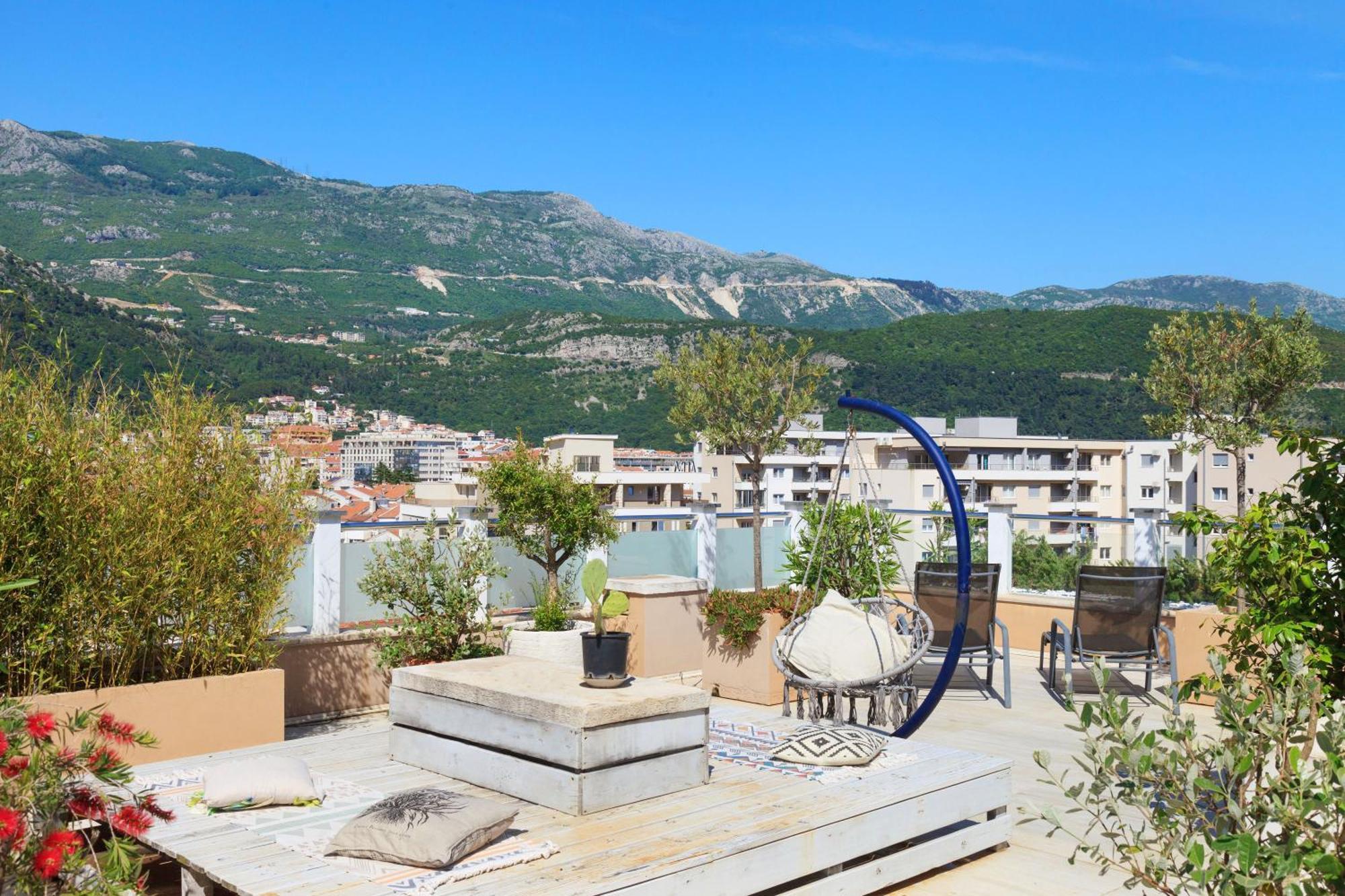 Modern 3-bedroom With Private Roof-top Terrace Budva