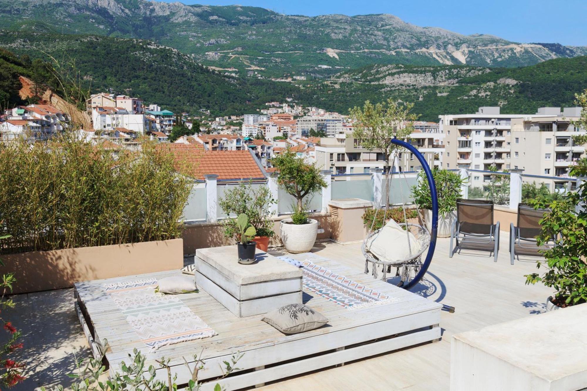 Apartment Modern 3-bedroom With Private Roof-top Terrace