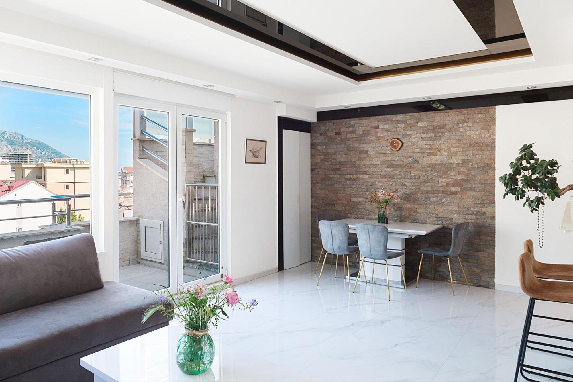 Apartment Modern 3-bedroom With Private Roof-top Terrace *