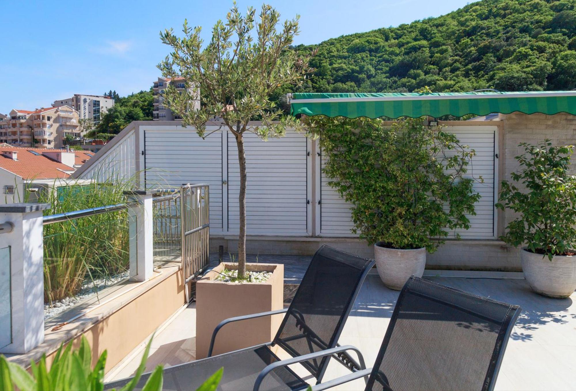 Modern 3-bedroom With Private Roof-top Terrace *