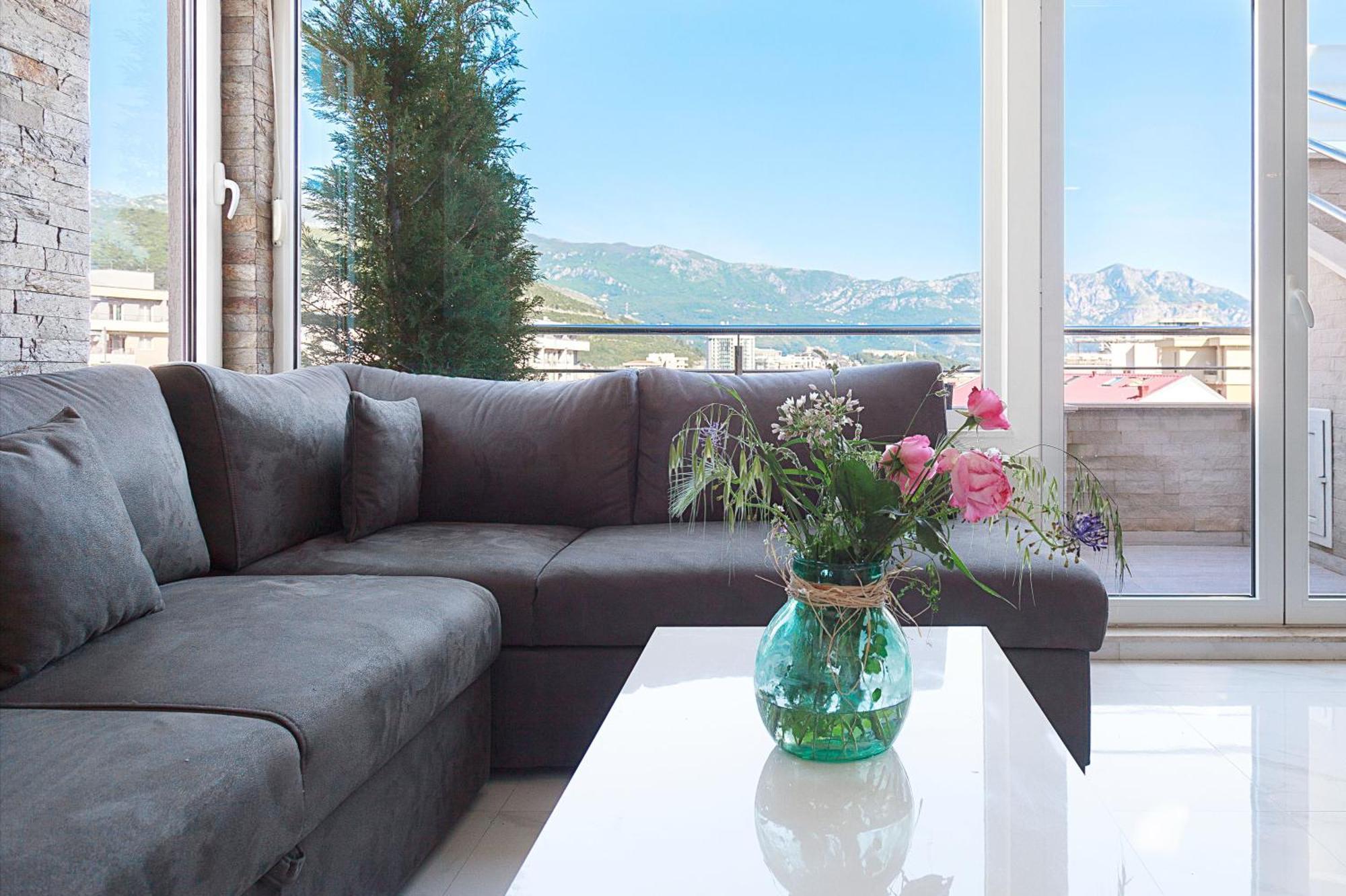 Modern 3-bedroom With Private Roof-top Terrace Budva
