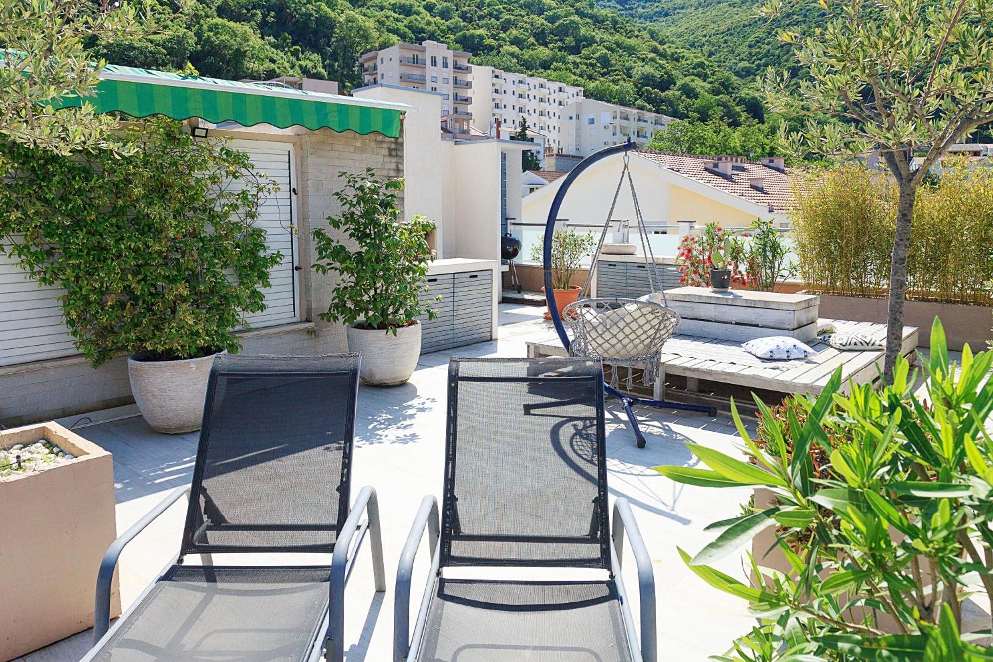 Apartment Modern 3-bedroom With Private Roof-top Terrace *