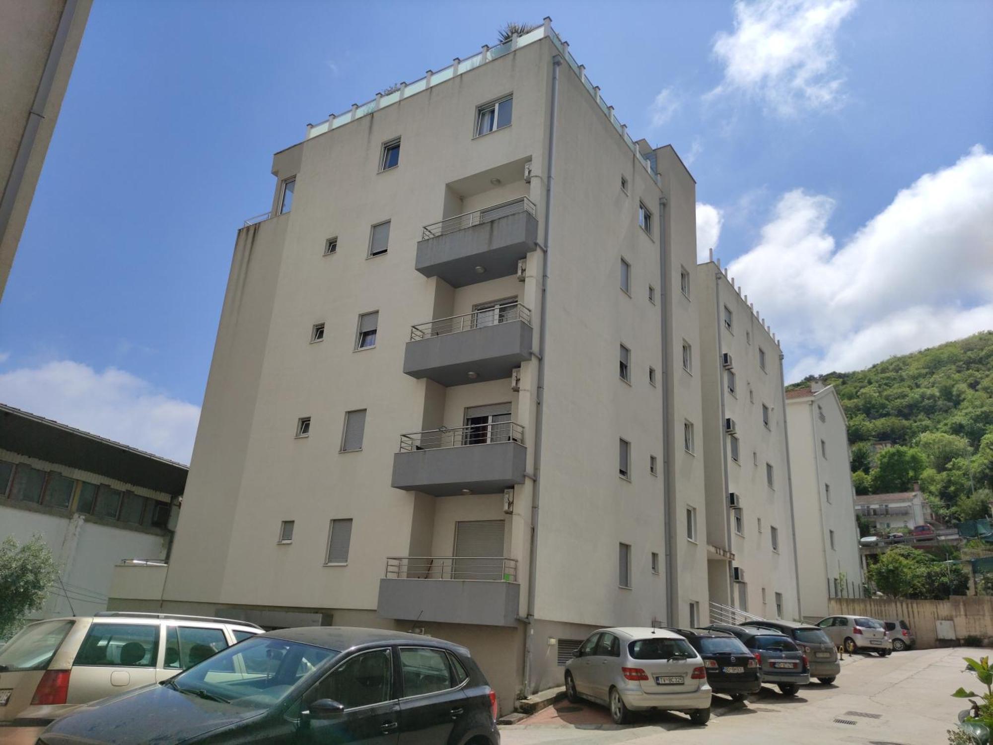 Apartment Modern 3-bedroom With Private Roof-top Terrace Budva